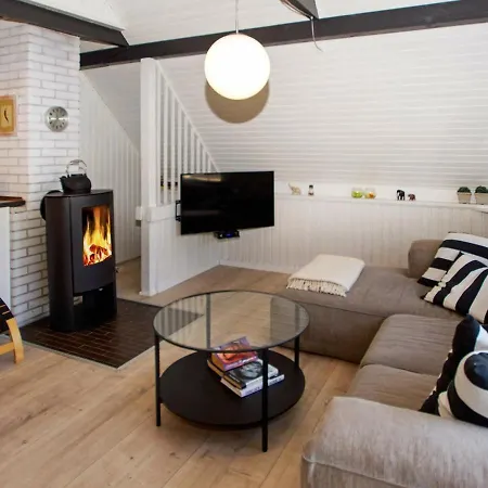 Pet Friendly Cottage In Hemmet With Garden *